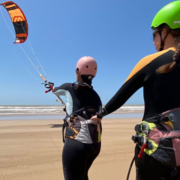 two girl shaving a kite surf lesson at the beach of Sidi Kaouki Marocco