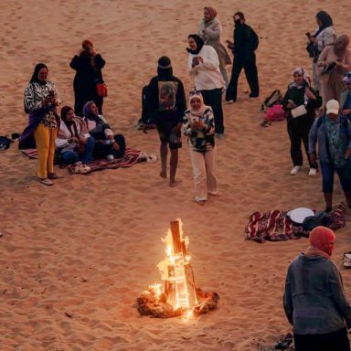Sunset picknick in the sand dunes of Sidi Kaouki woth a bond fire