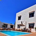 Pool of Guesthouse Dar Iziki in Sidi Kaouki where you stay during your surf Camp with Momo